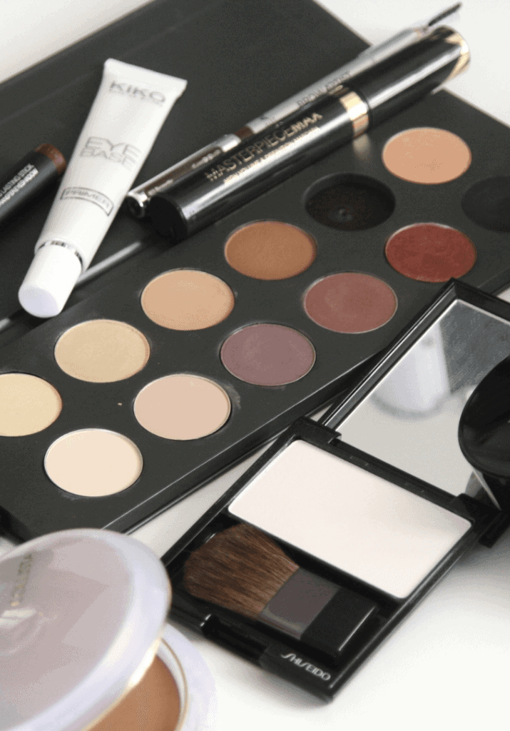 a makeup palate to show the products needed for a gym makeup routine. 