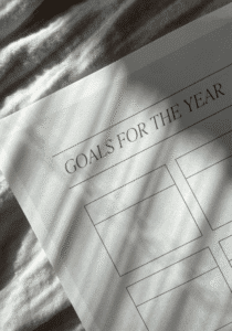 How I&rsquo;m Easing Into 2026: Soft Habits, Cozy Routines, and My Winter Reads