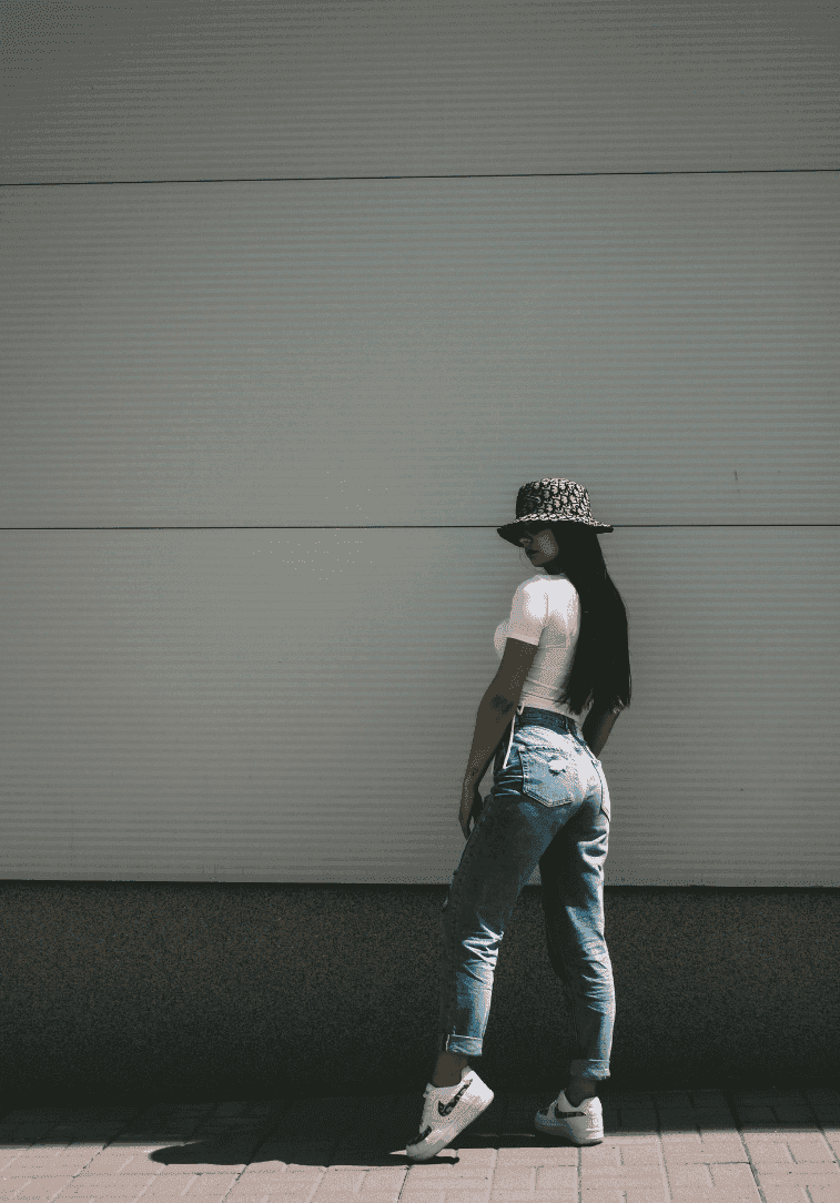 How to Romanticize Your Weeknights After a 9&ndash;5